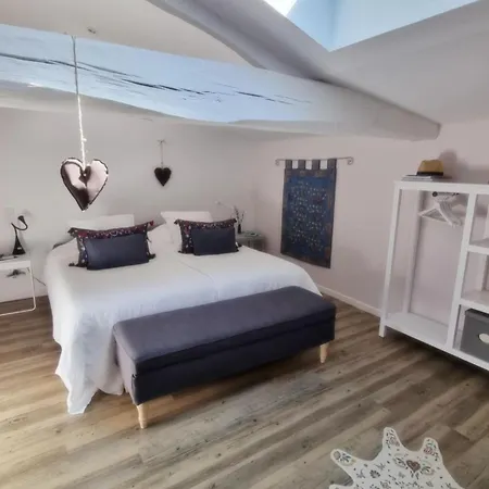 La Loge Du Grand Cedre, De Charme Fontcouverte (Charente-Maritime)