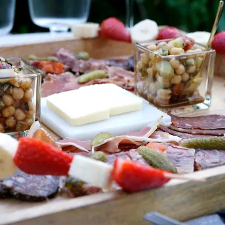 Prázdninový dům La Loge Du Grand Cedre, De Charme Fontcouverte (Charente-Maritime)