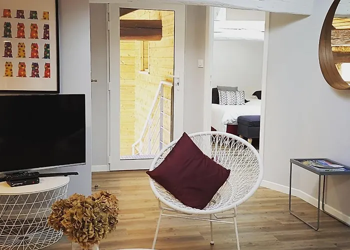 La Loge Du Grand Cedre, De Charme *