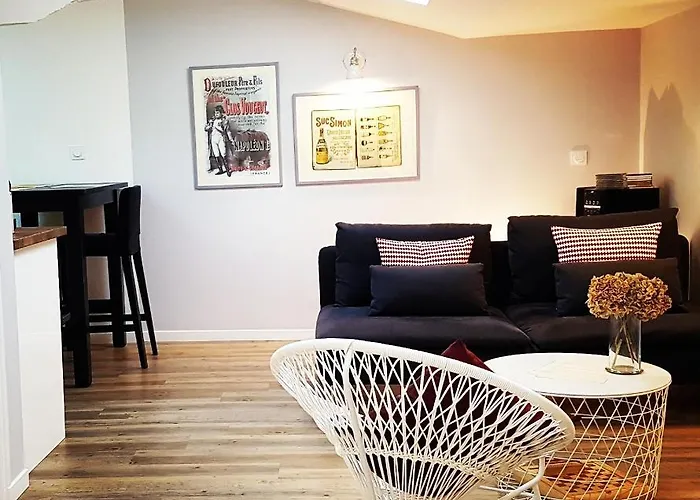 La Loge Du Grand Cedre, De Charme * Fontcouverte (Charente-Maritime)