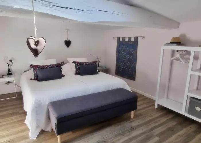 La Loge Du Grand Cedre, De Charme Fontcouverte (Charente-Maritime)