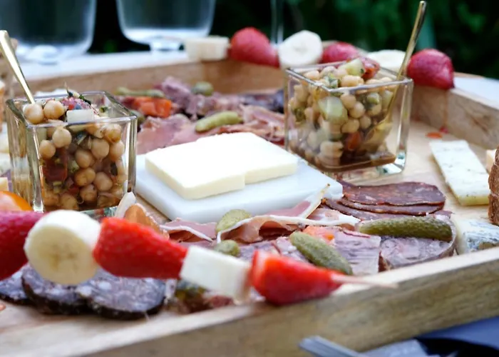 Holiday home La Loge Du Grand Cedre, De Charme Fontcouverte (Charente-Maritime)