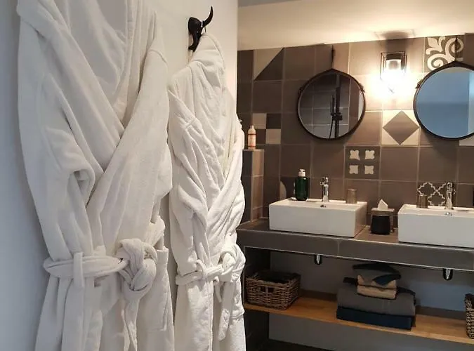 La Loge Du Grand Cedre, De Charme