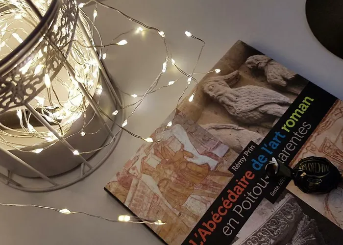 La Loge Du Grand Cedre, De Charme Fontcouverte (Charente-Maritime)